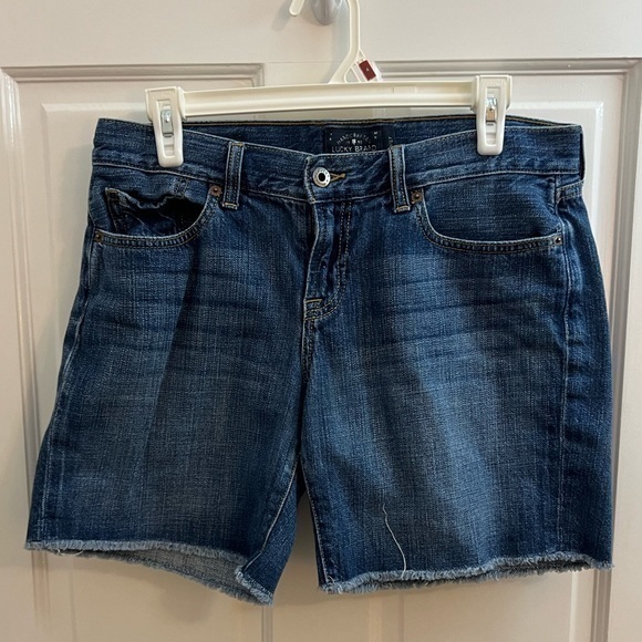 Women’s lucky brand Laguna jean shorts. Size 4- 27. - Picture 1 of 6